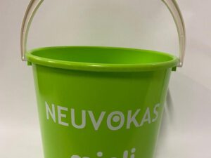 Muoviämpäri omalla logolla painettuna